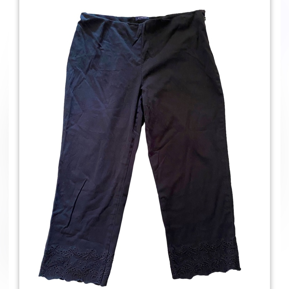 JONES NEW YORK Signature Women’s Black Capris w/Eyelet Lace Bottoms